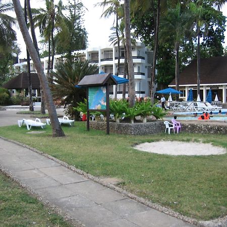במבורי Kenya Bay Beach Hotel מראה חיצוני תמונה