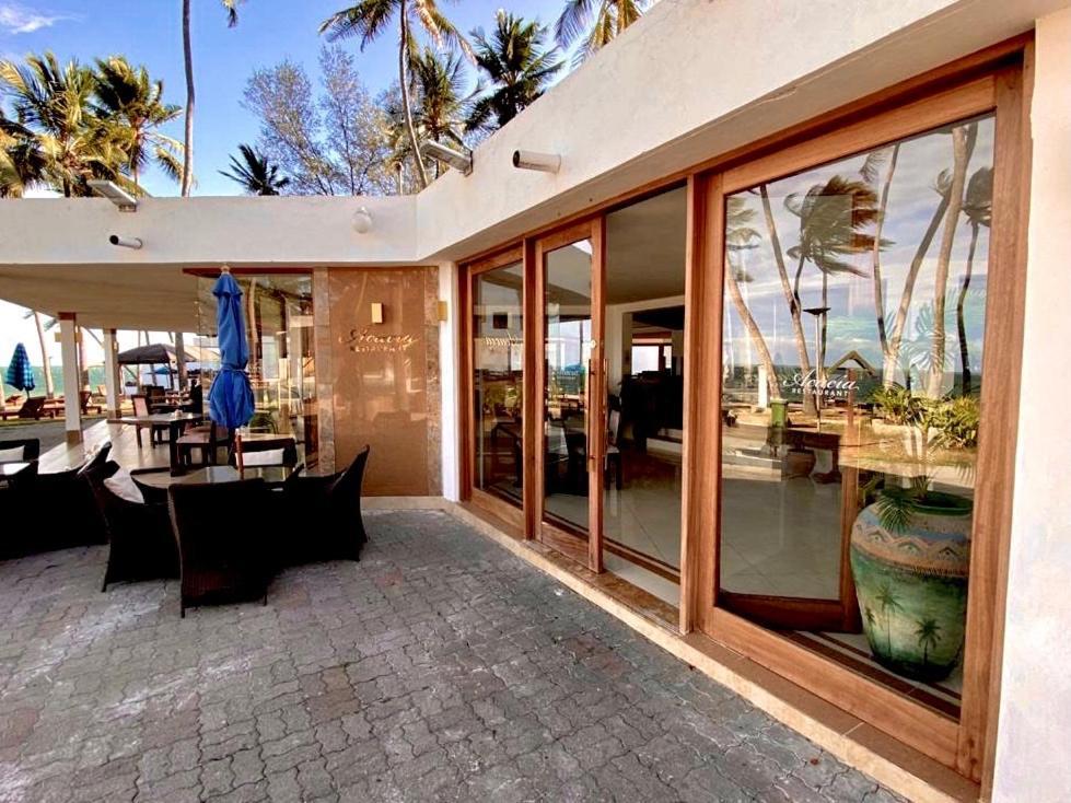 במבורי Kenya Bay Beach Hotel מראה חיצוני תמונה
