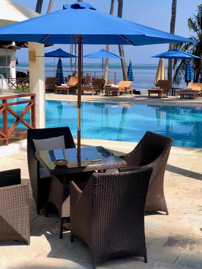 במבורי Kenya Bay Beach Hotel מראה חיצוני תמונה