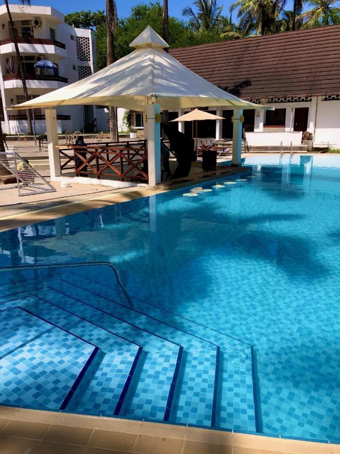 במבורי Kenya Bay Beach Hotel מראה חיצוני תמונה