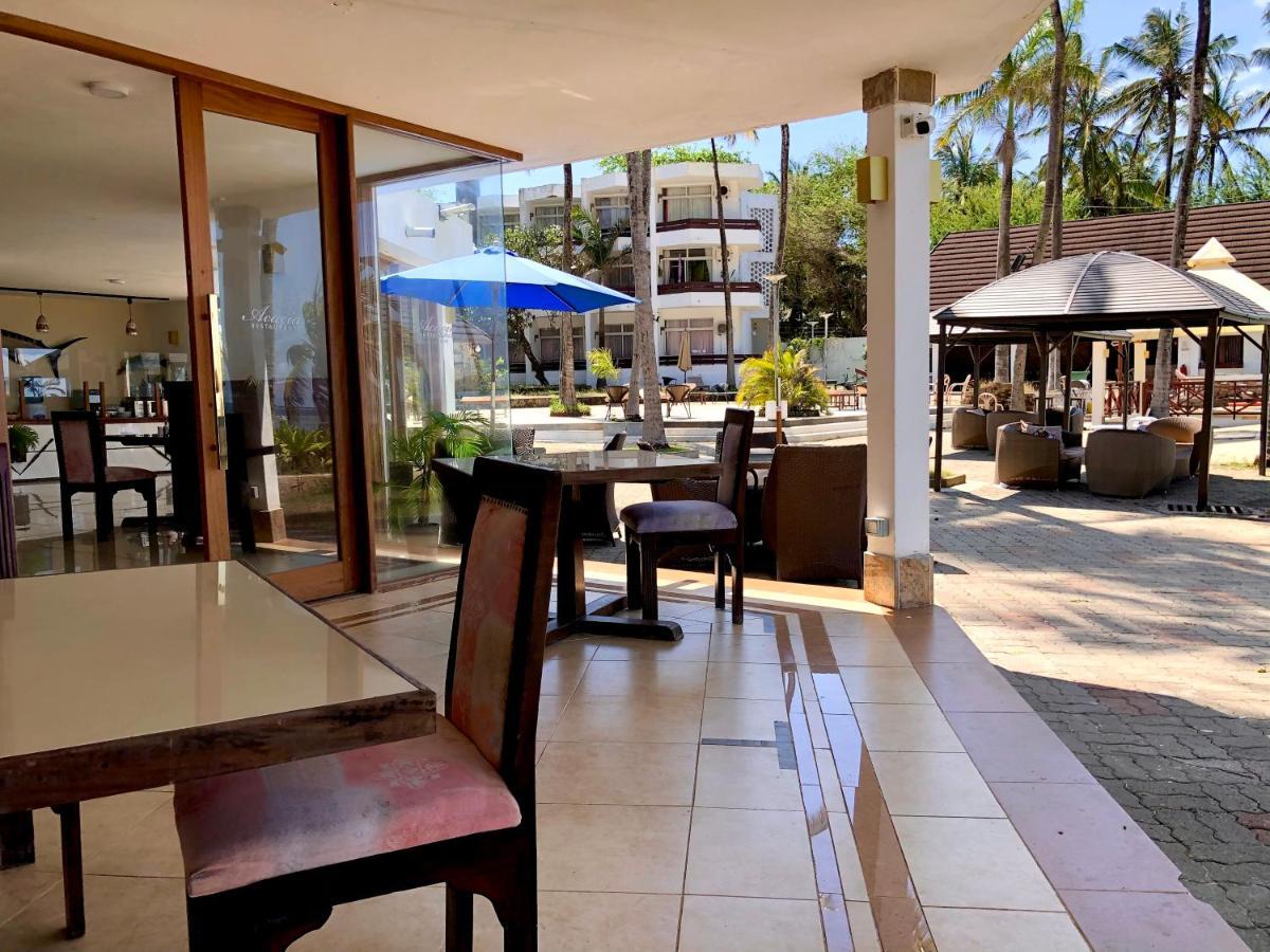 במבורי Kenya Bay Beach Hotel מראה חיצוני תמונה