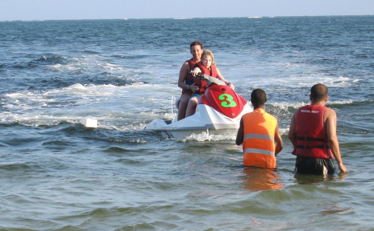 במבורי Kenya Bay Beach Hotel מראה חיצוני תמונה