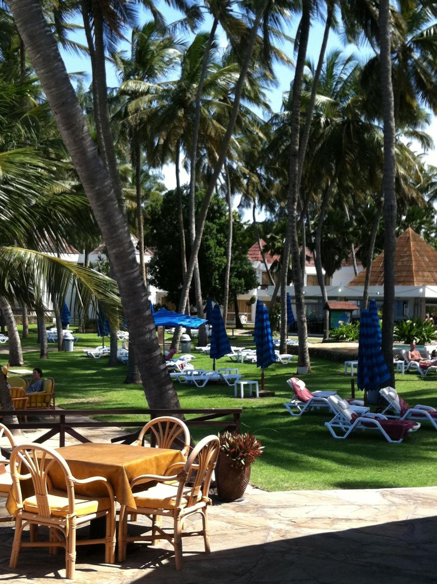 במבורי Kenya Bay Beach Hotel מראה חיצוני תמונה
